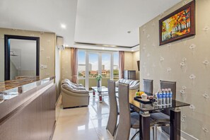 プレミア アパートメント 2 ベッドルーム | リビングルーム | プラズマテレビ、有料ムービー