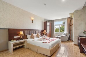 Habitació Premier, 1 llit de matrimoni gran | 1 dormitori i roba de llit d'alta qualitat 