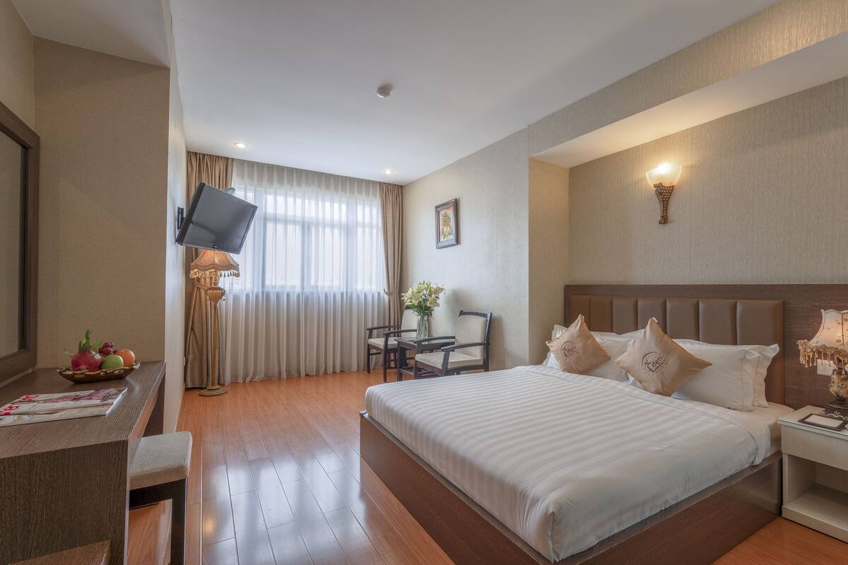 Superior Room, 1 King Bed | 1 bedroom, premium bedding, pillowtop beds, minibar (some free items)