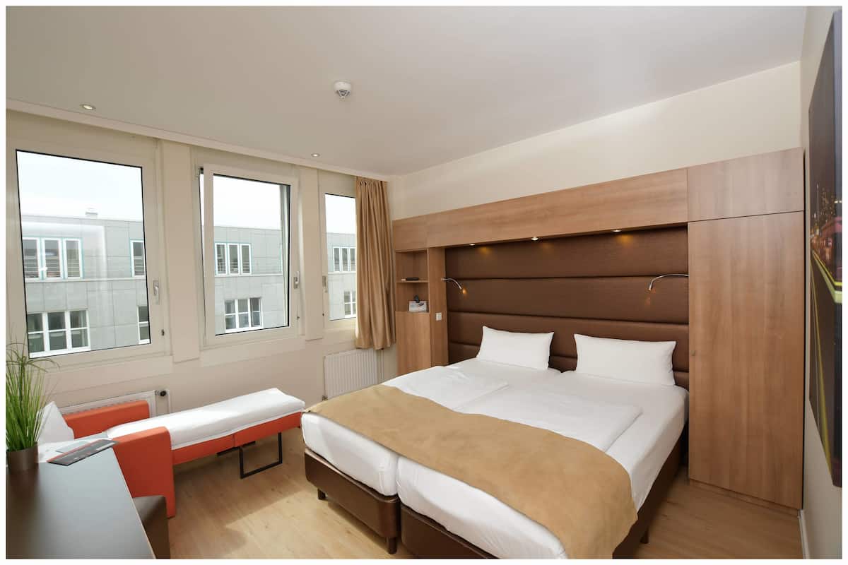 Habitación familiar, para personas alérgicas | Ropa de cama hipoalergénica, insonorización, wifi gratis y ropa de cama