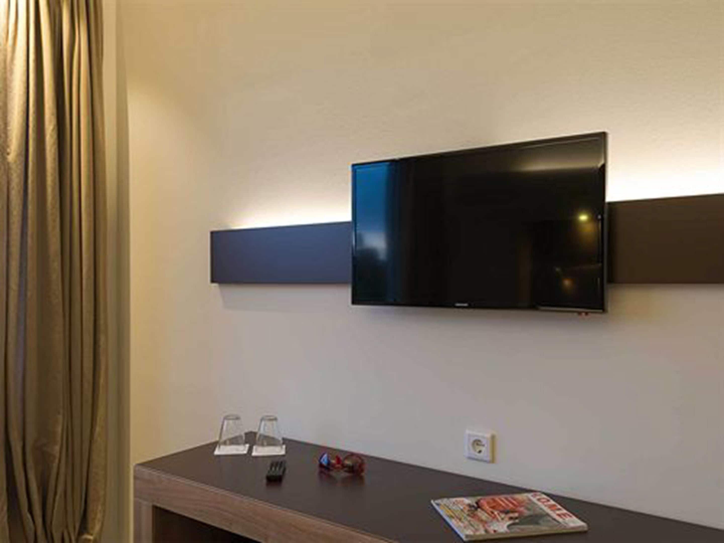 double room, allergy friendly, city view | room amenity