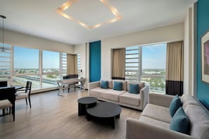 42-inch flat-screen TV with cable channels, TV, offices - Four Points by Sheraton Al Ain (Al Ain)