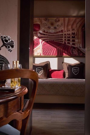 Deluxe Suite, Balcony | Living room | 40-inch LCD TV with digital channels, TV - Villa Tower Inn (Pisa)