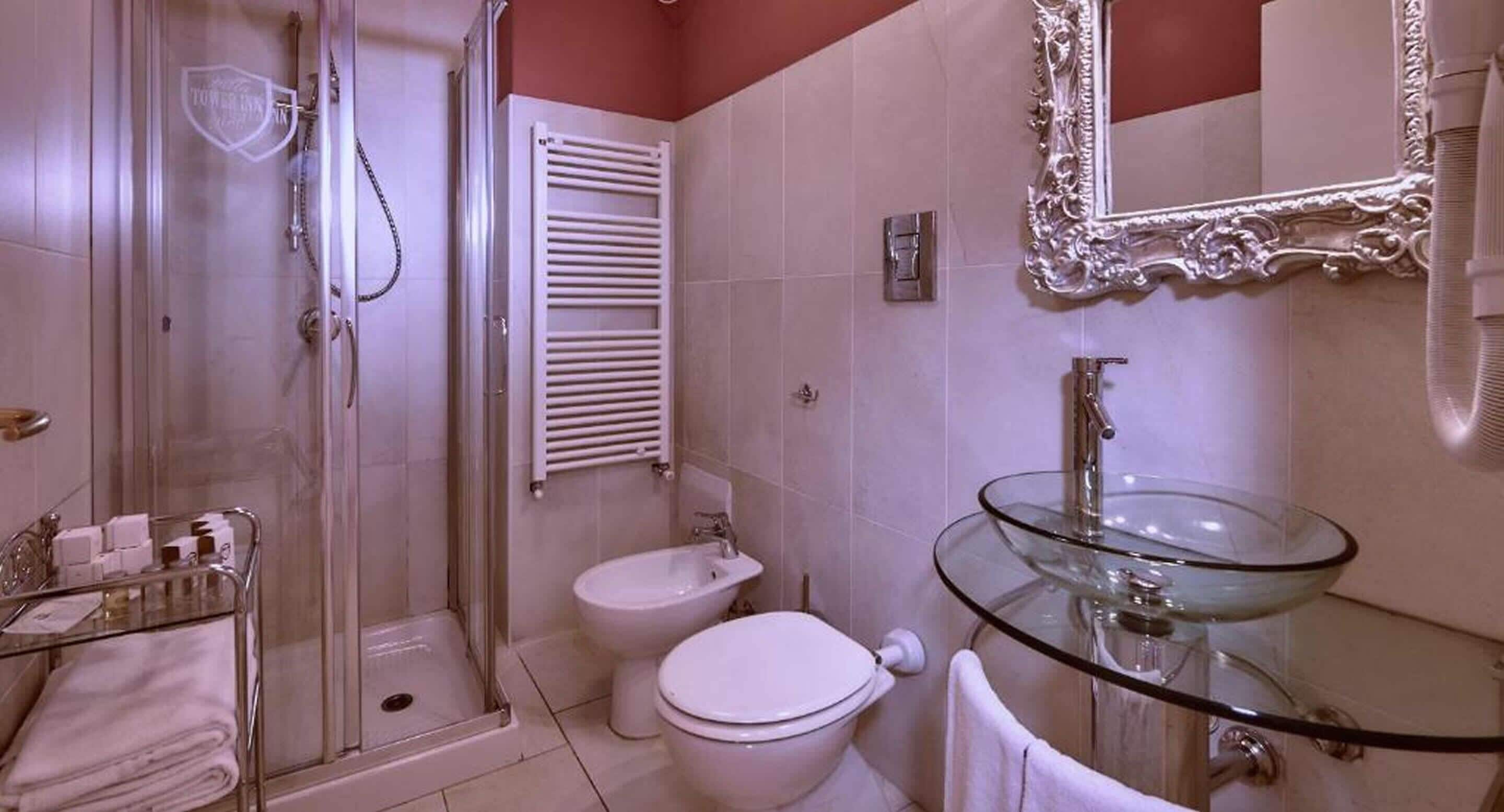 romantic double room | bathroom | shower, rainfall showerhead, free toiletries, bidet