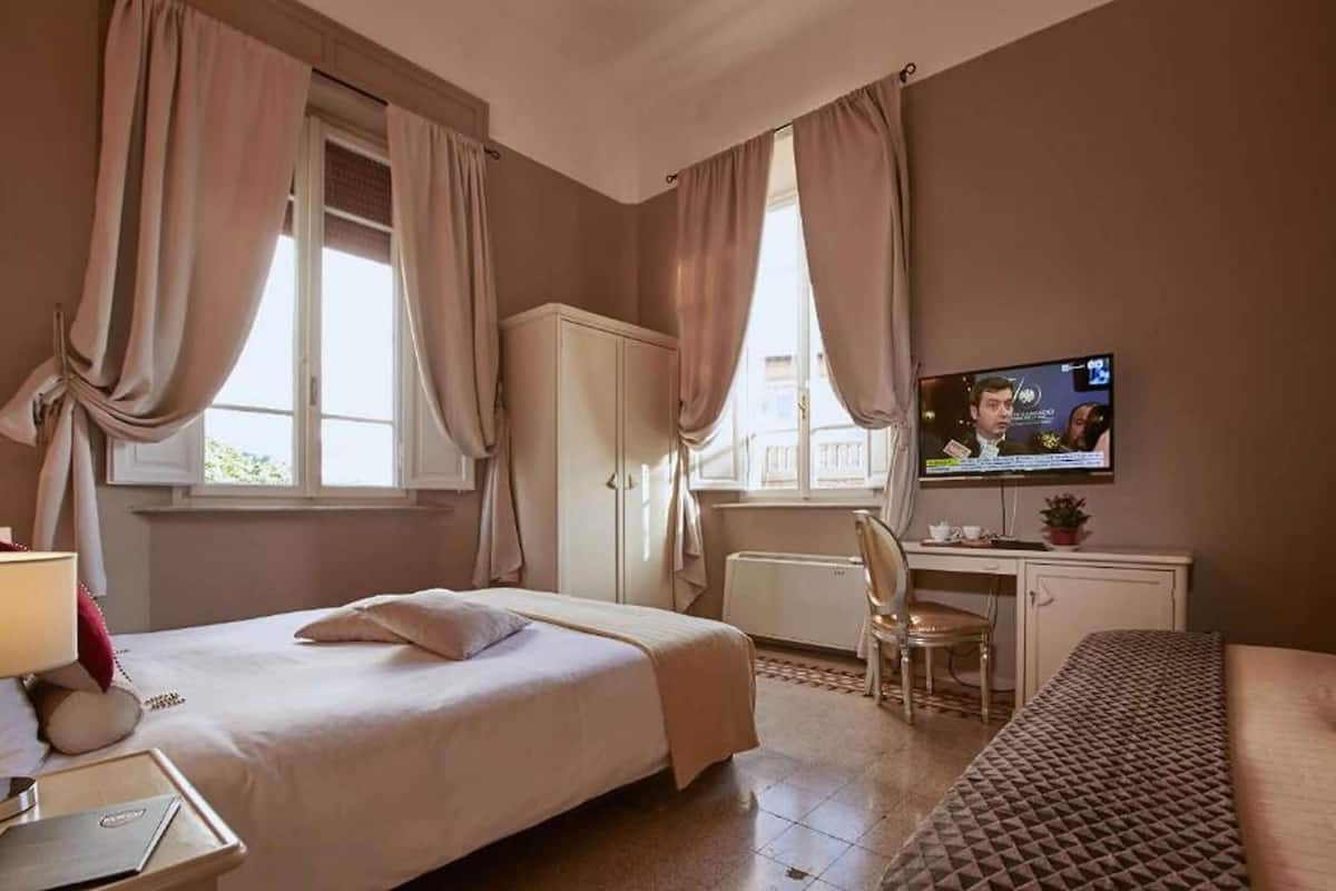 Executive Triple Room | 1 bedroom, down comforters, minibar, in-room safe