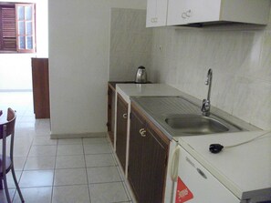Studio | Cuisine privée | Réfrigérateur, micro-ondes, plaque de cuisson, bouilloire électrique