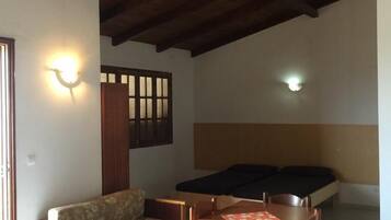 Studio | Soundproofing, bed sheets