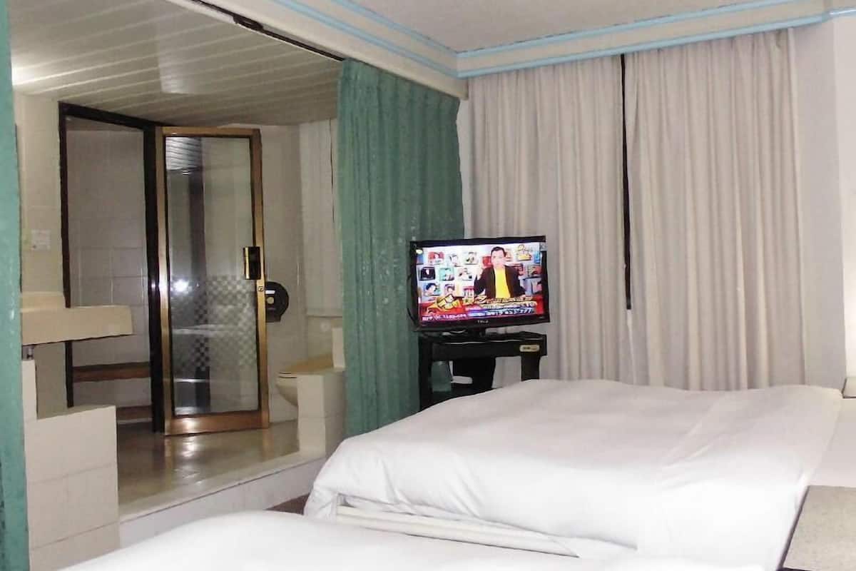 Free WiFi, bed sheets