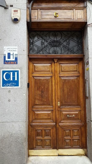 Entrada al alojamiento