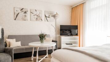 Habitación exclusiva doble, 1 cama de matrimonio | Ropa de cama hipoalergénica, caja fuerte, decoración individual