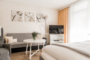Exclusive Double Room, 1 Queen Bed | Hypo-allergenic bedding, in-room safe, individually decorated - Parkhotel Weber-Müller (Bad Lauterberg)
