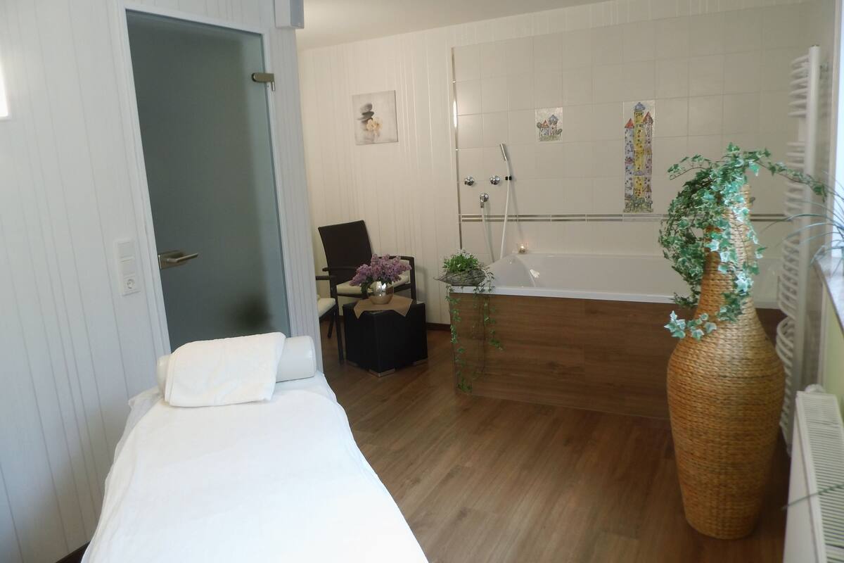 couples treatment room(s), aromatherapy, hot stone massages, body wraps