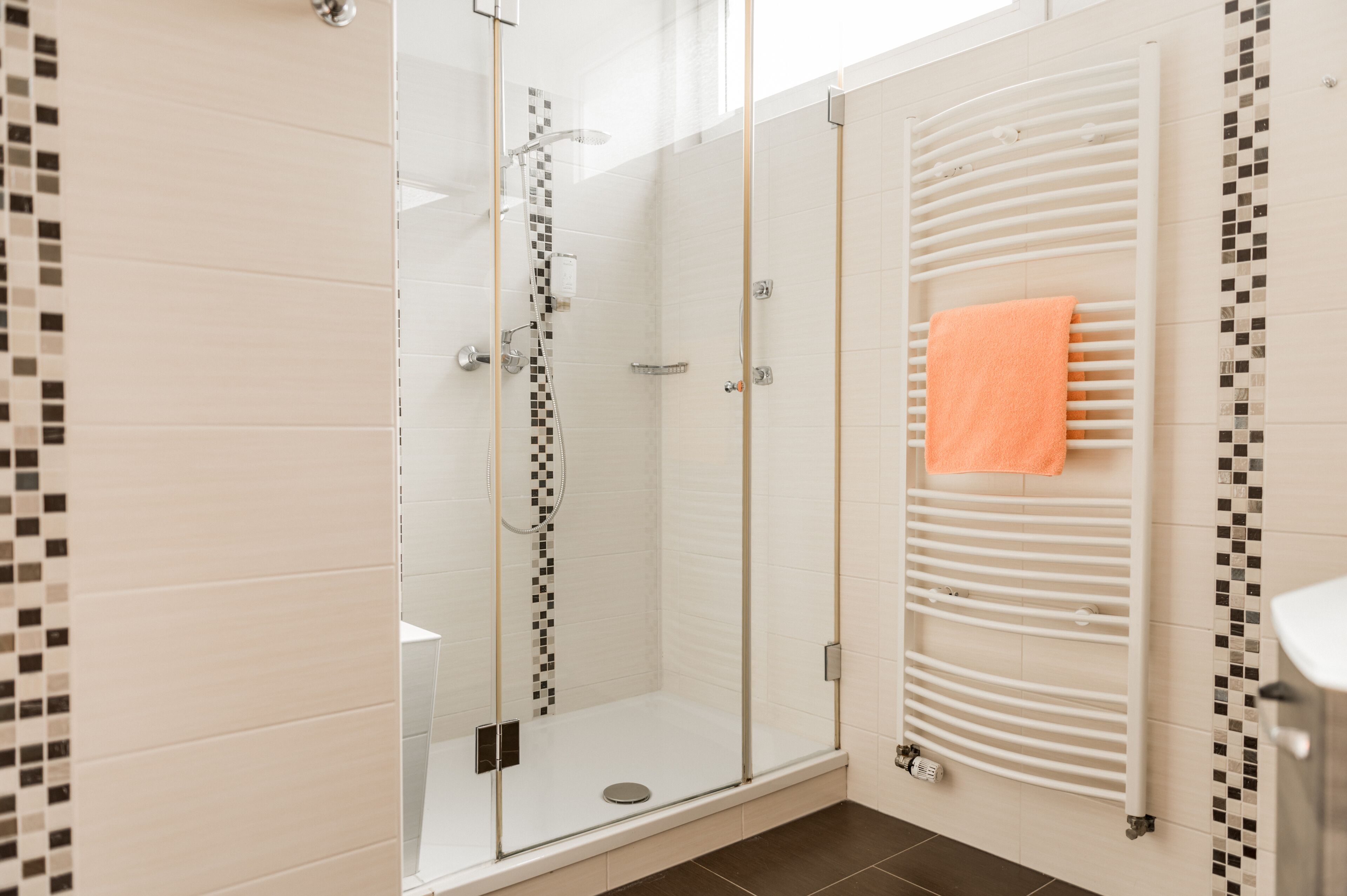 standard single room | bathroom | shower, free toiletries, hair dryer, bathrobes