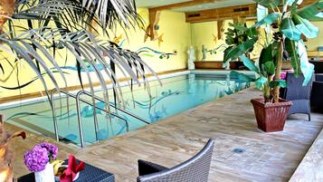 Indoor pool, sun loungers