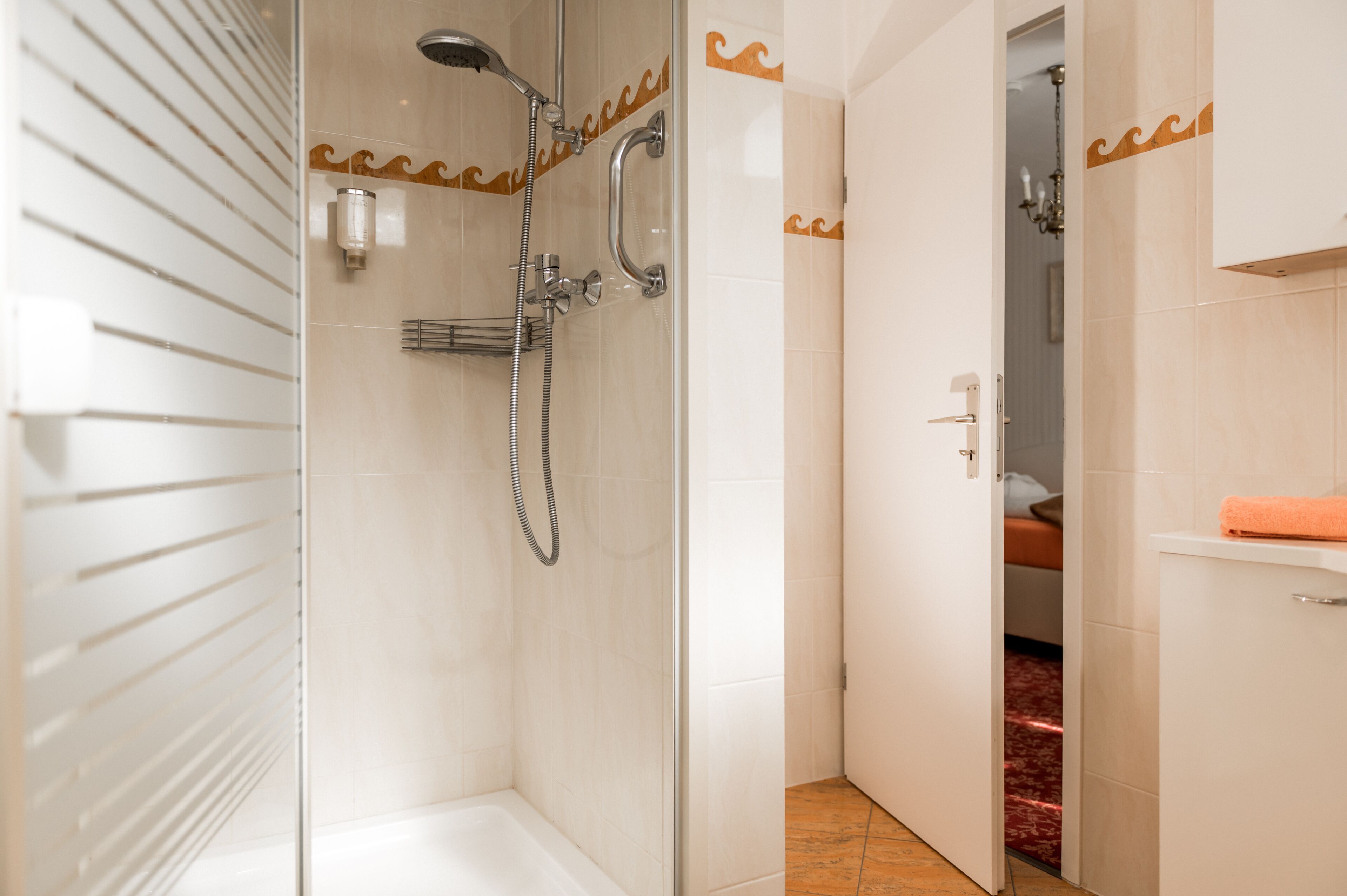 standard single room | bathroom | shower, free toiletries, hair dryer, bathrobes