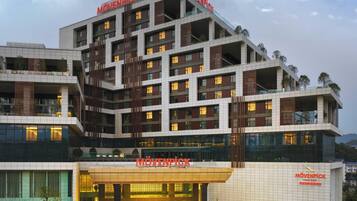 Hochwertige Bettwaren, Daunenbettdecken, Pillowtop-Betten, Minibar