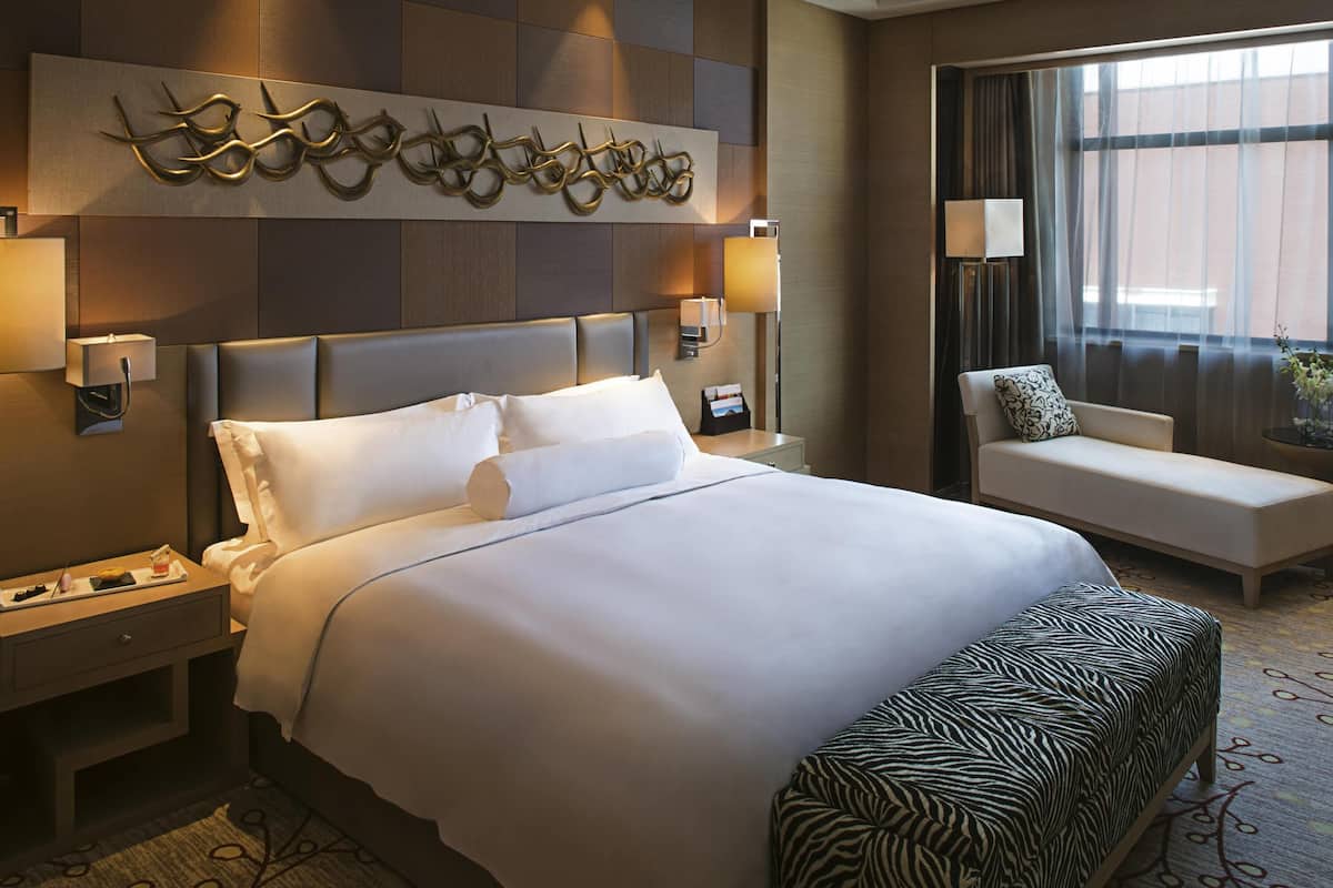 Hochwertige Bettwaren, Daunenbettdecken, Pillowtop-Betten, Minibar