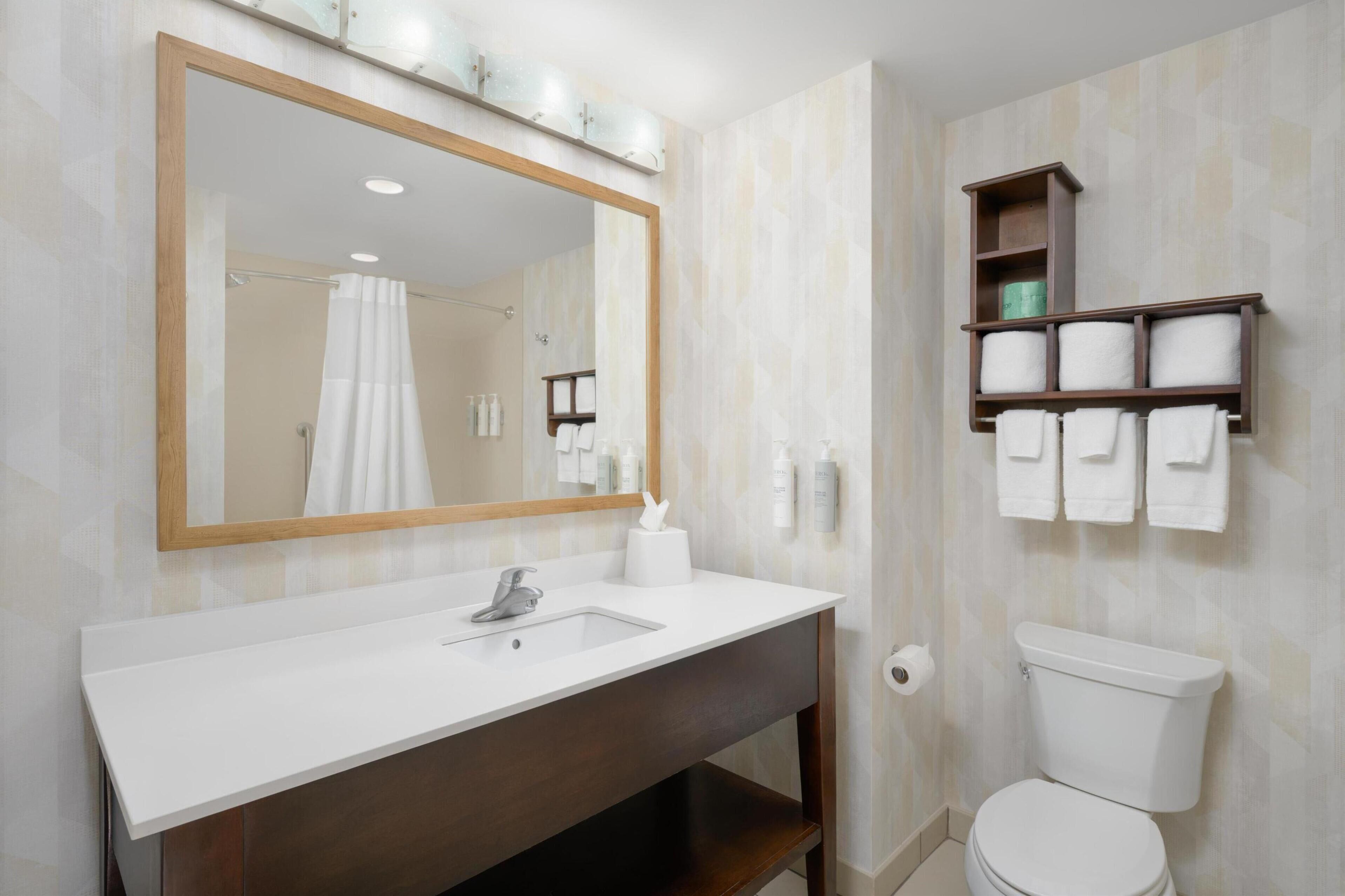 free toiletries, towels