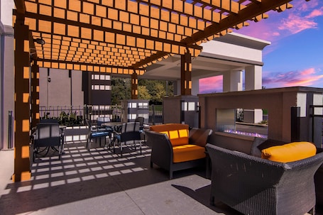 Terraza o patio. Hampton Inn & Suites Schererville
