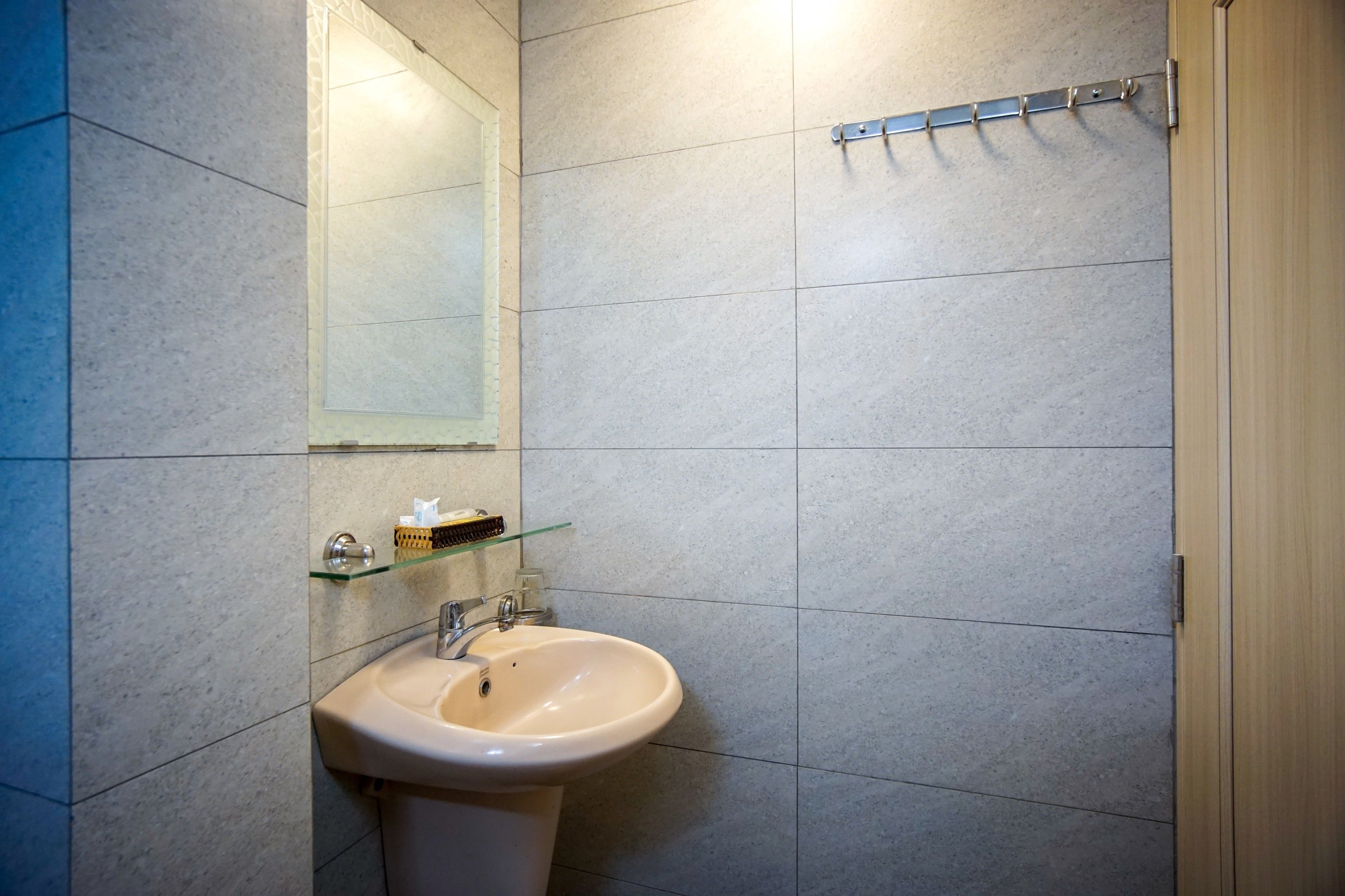 shower, free toiletries, hair dryer, slippers