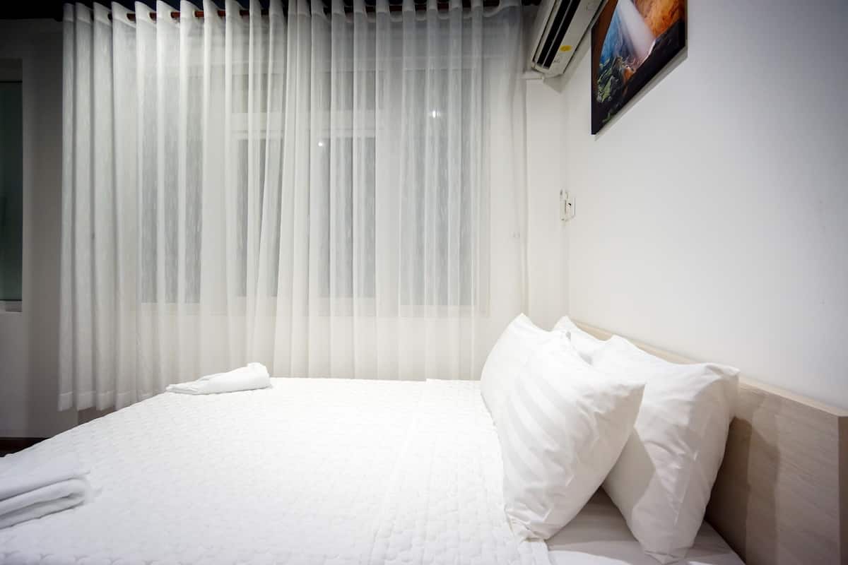 Minibar, in-room safe, desk, soundproofing