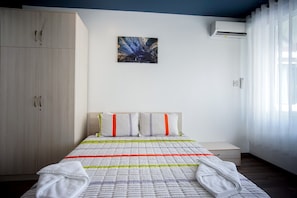 Family Executive, 2 Bedrooms Suite | Minibar, in-room safe, desk, soundproofing