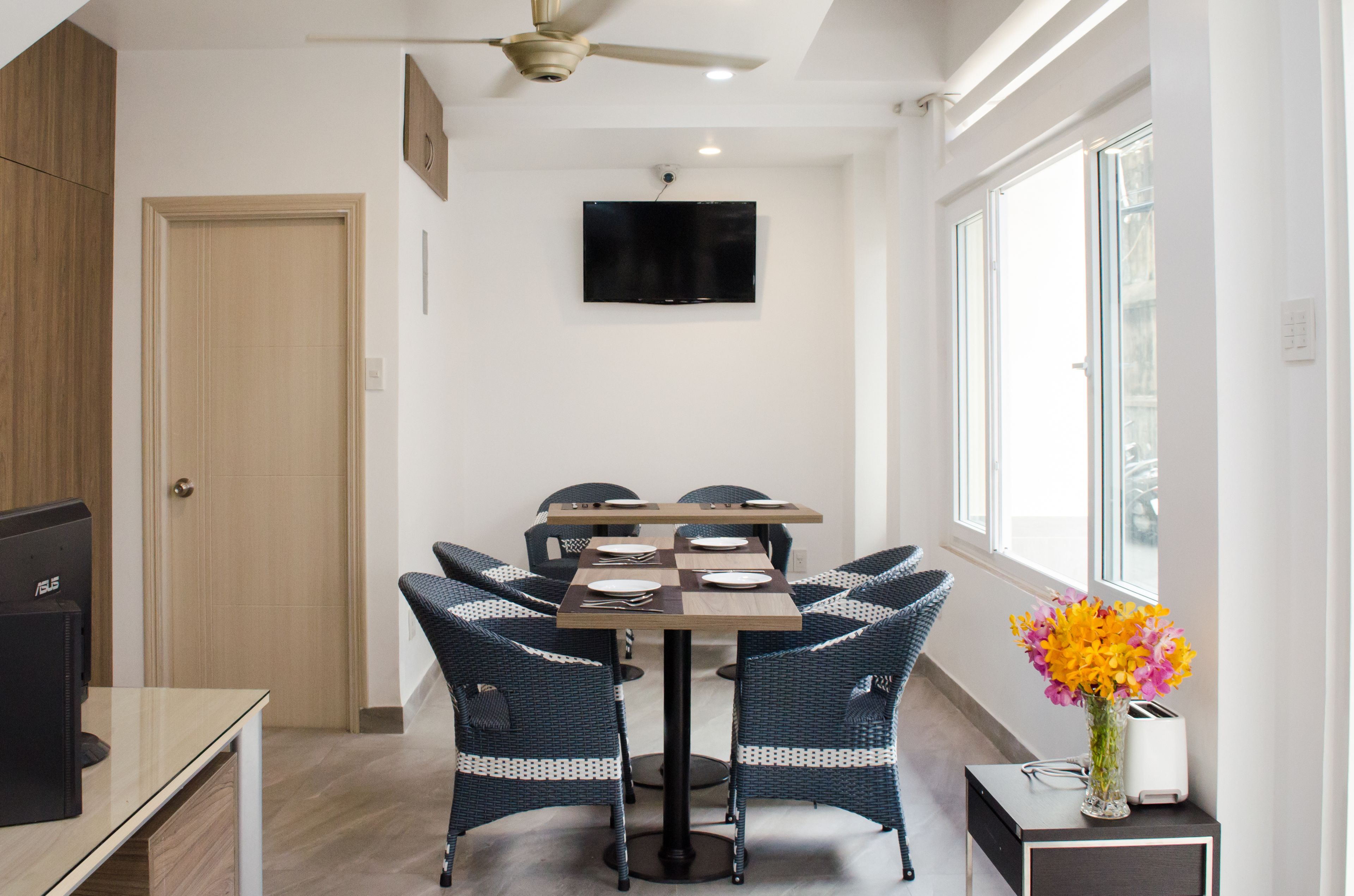 Daily continental breakfast (VND 150000 per person)