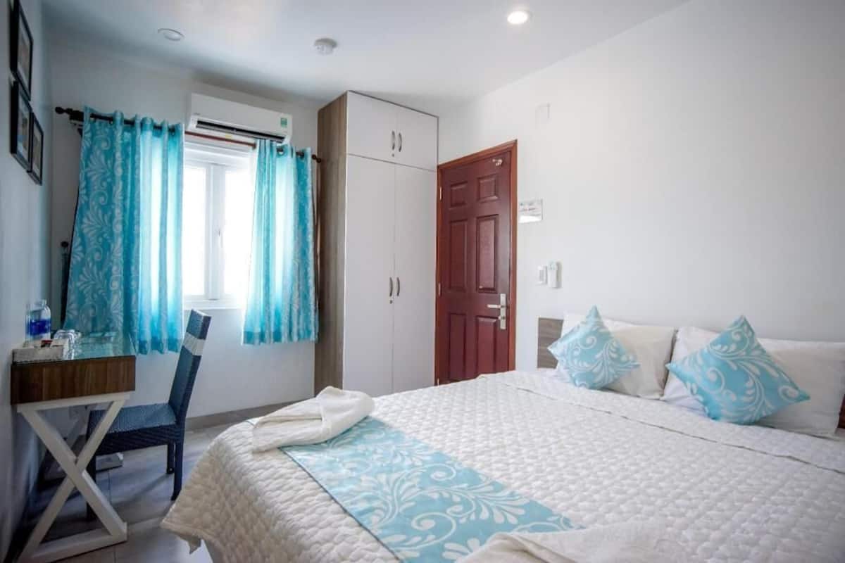 Minibar, in-room safe, desk, soundproofing