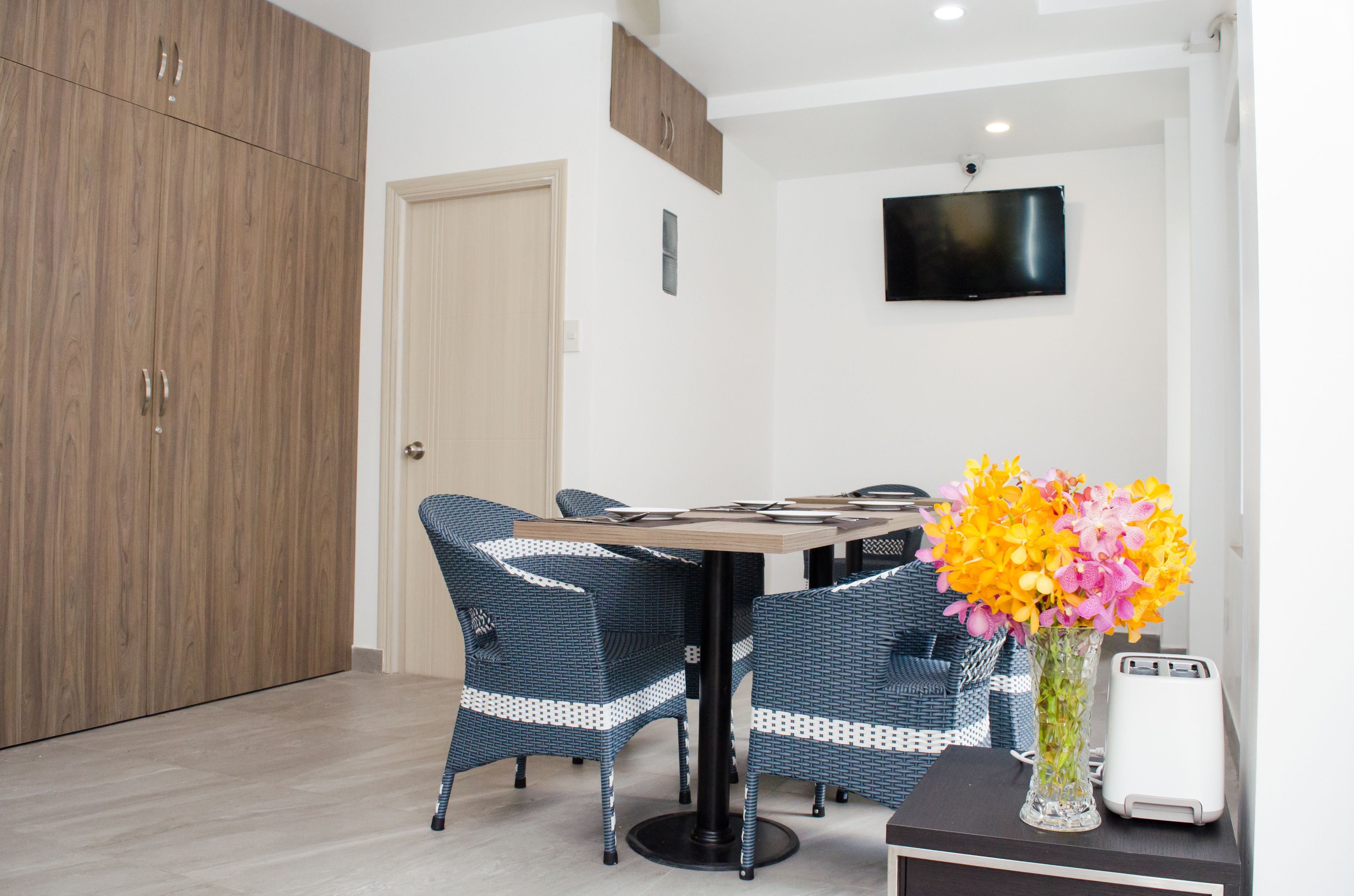 daily continental breakfast (vnd 150000 per person)