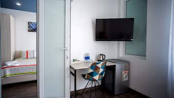 Family Executive, 2 Bedrooms Suite | 迷你吧、房內夾萬、書桌、隔音