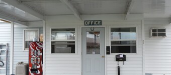 Great Lakes Motel