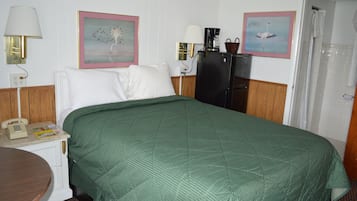 Room, 1 Queen Bed | Premium bedding, iron/ironing board, free WiFi, bed sheets