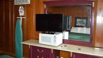 Room, 1 Queen Bed | Living room | LCD TV