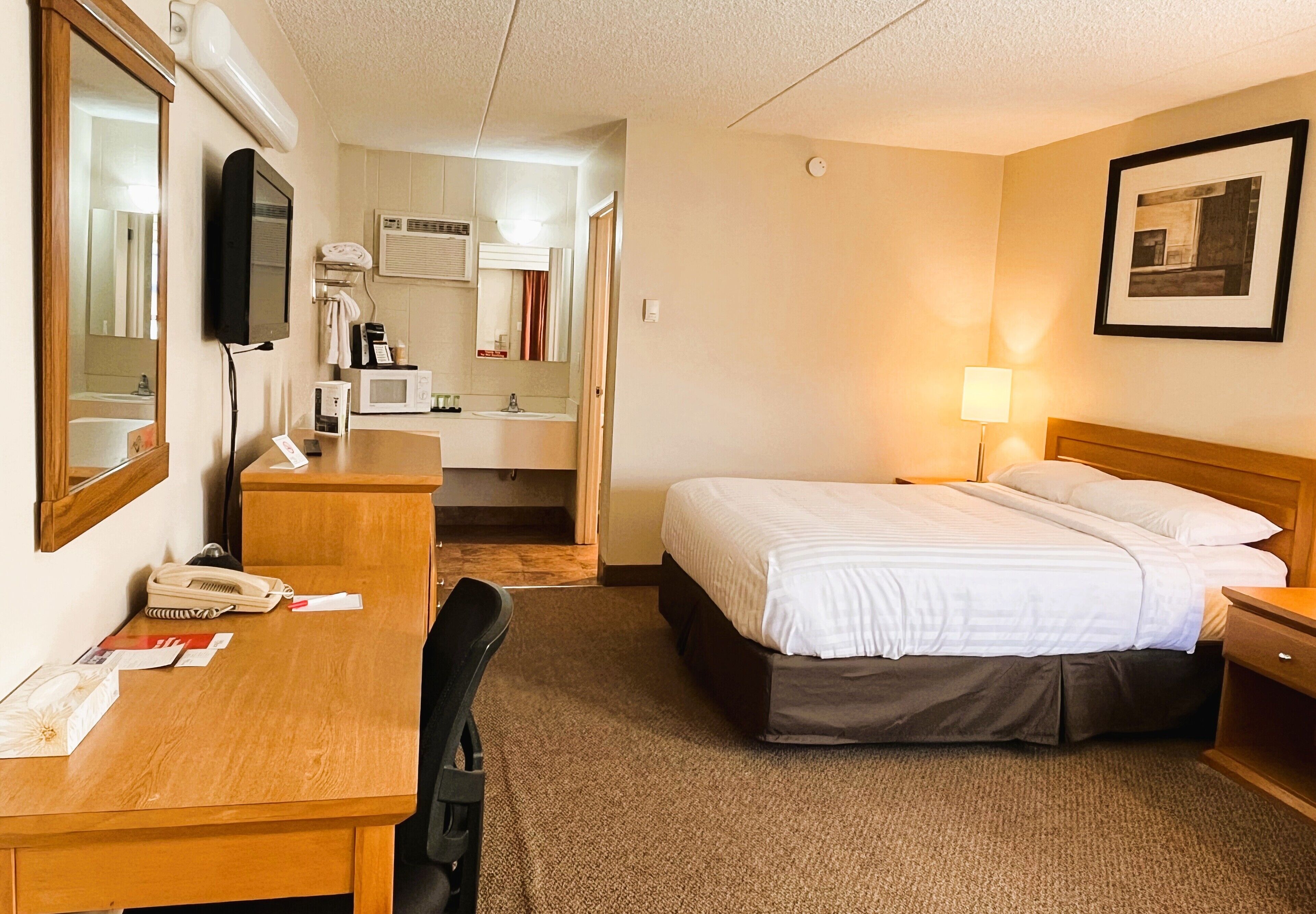 Standard Room, 1 Queen Bed