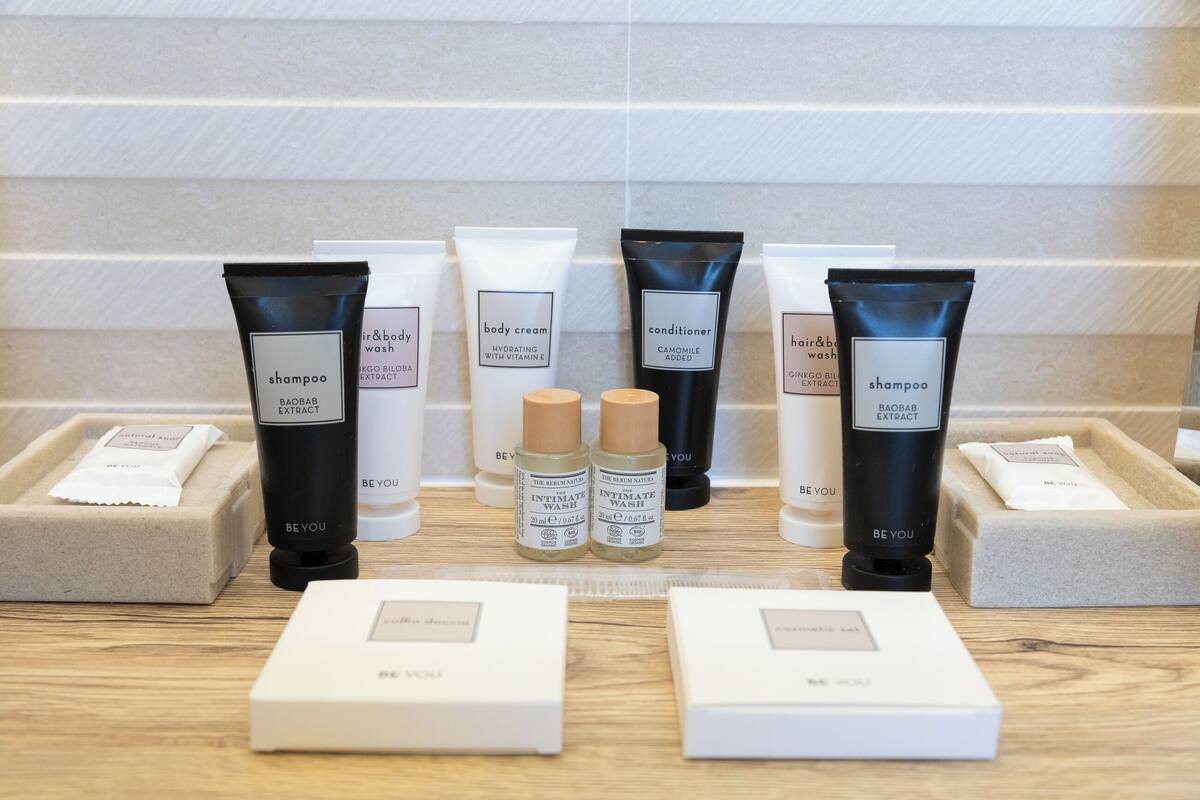 junior suite | bathroom | hair dryer, slippers, bidet, towels