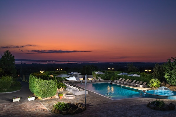 Seasonal outdoor pool, pool umbrellas, sun loungers