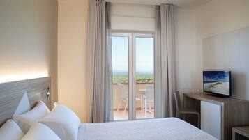 Camera Deluxe | Desk, soundproofing, cots/infant beds, free WiFi