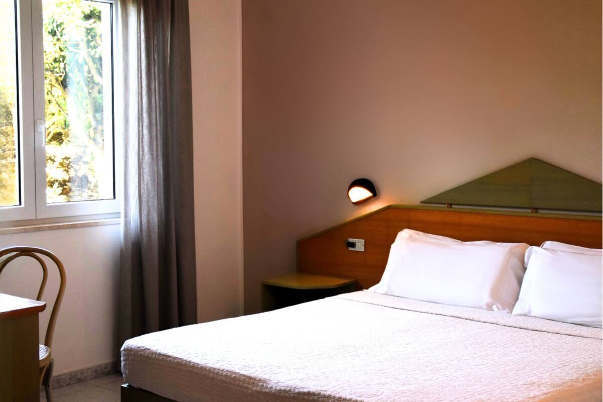 Double Room (Smart) | Desk, soundproofing, cots/infant beds, free WiFi