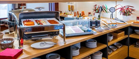 Daily buffet breakfast (CZK 150 per person)