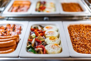 A buffet with various food options including sausages, vegetables, eggs, and baked beans. - Hotel Baltaci U Náhonu (Zlin)
