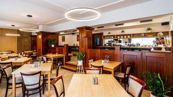 Petit déjeuner buffet (150 CZK par personne)