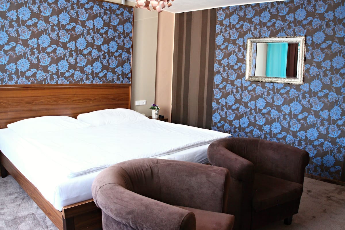 romantic double room | desk, blackout curtains, soundproofing, rollaway beds