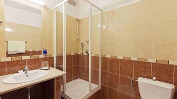 Shower, free toiletries, towels