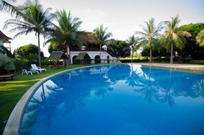 Outdoor pool, pool loungers