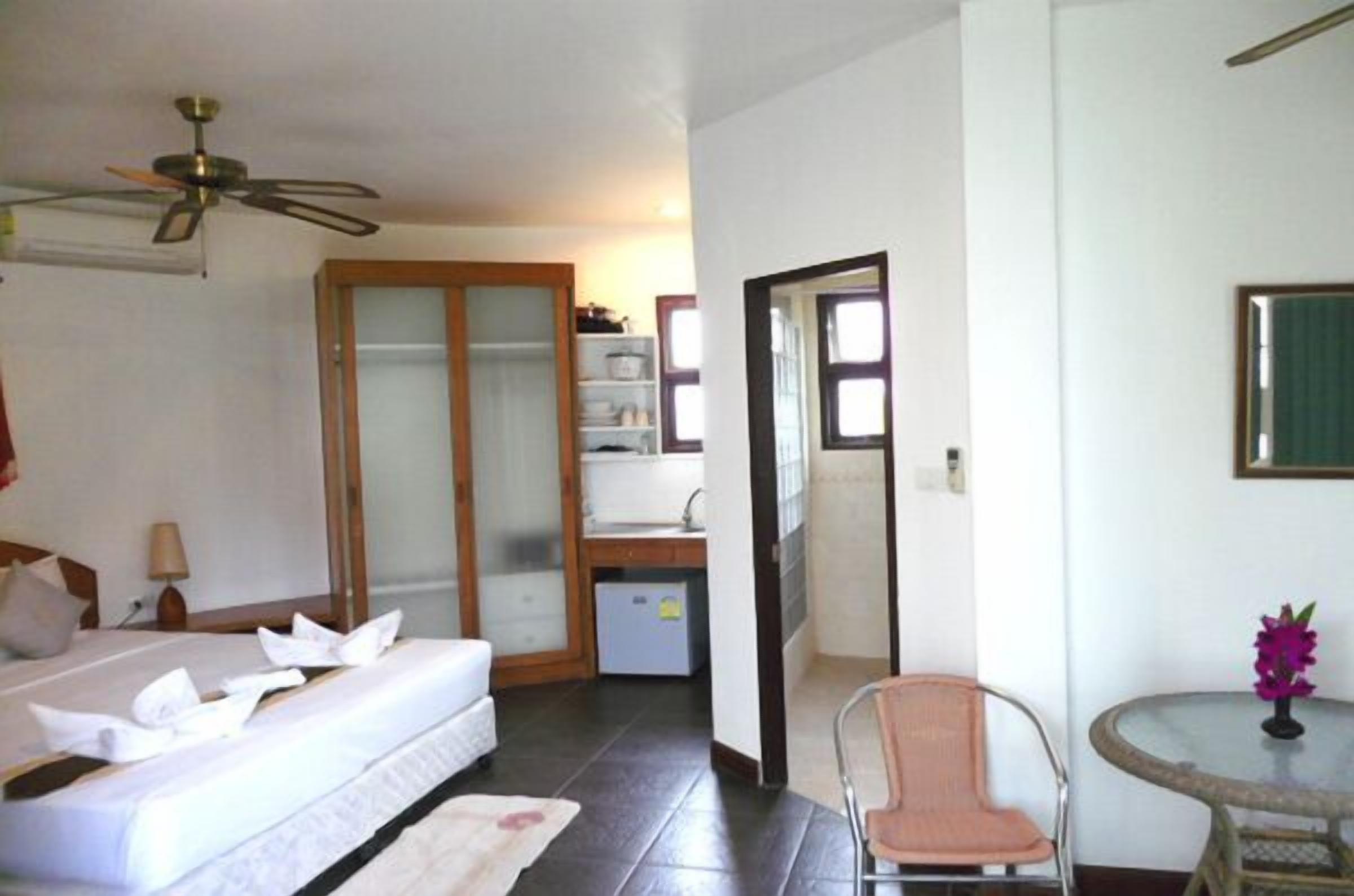 standard bungalow | minibar, in-room safe, desk, rollaway beds