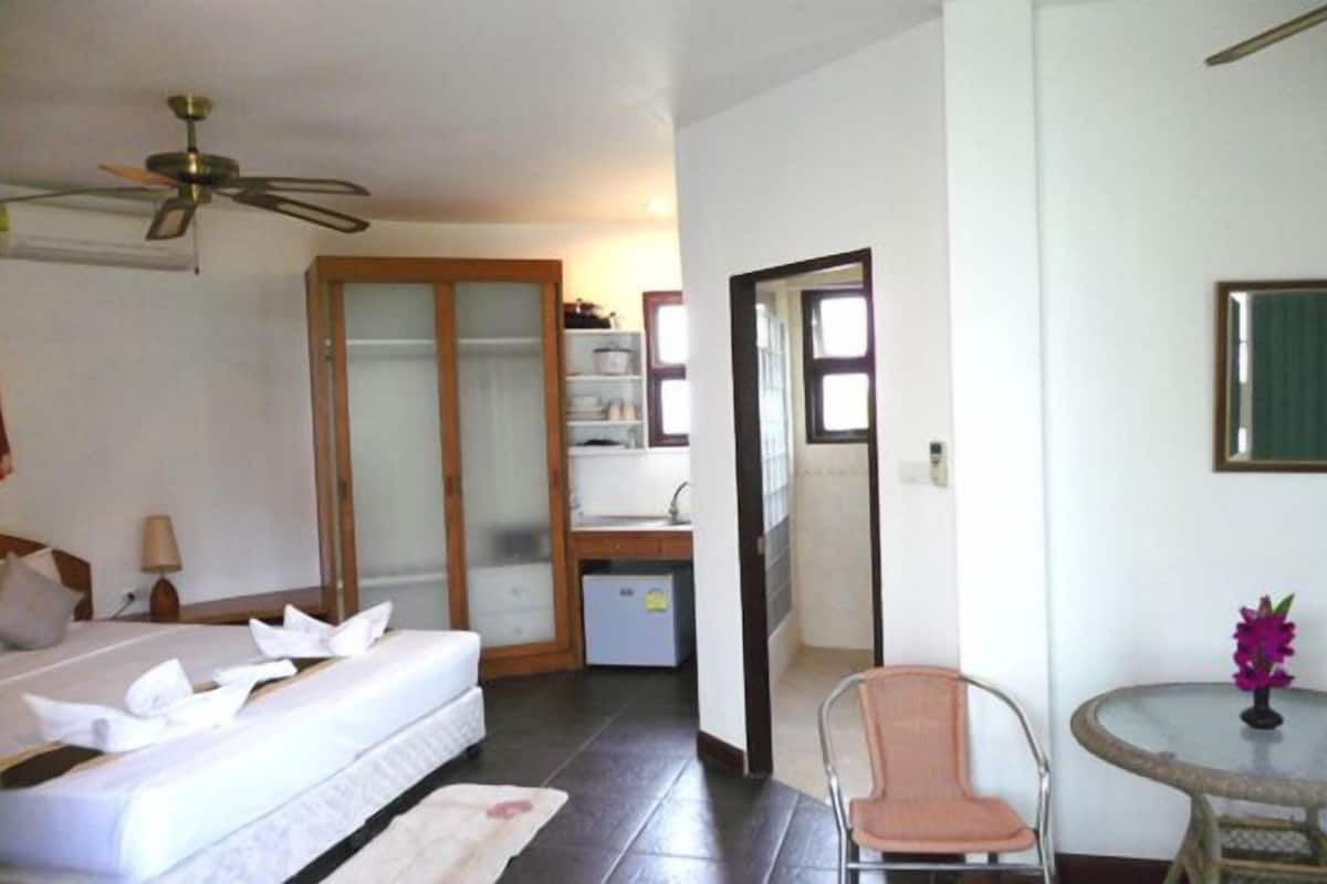 standard bungalow | minibar, in-room safe, desk, rollaway beds