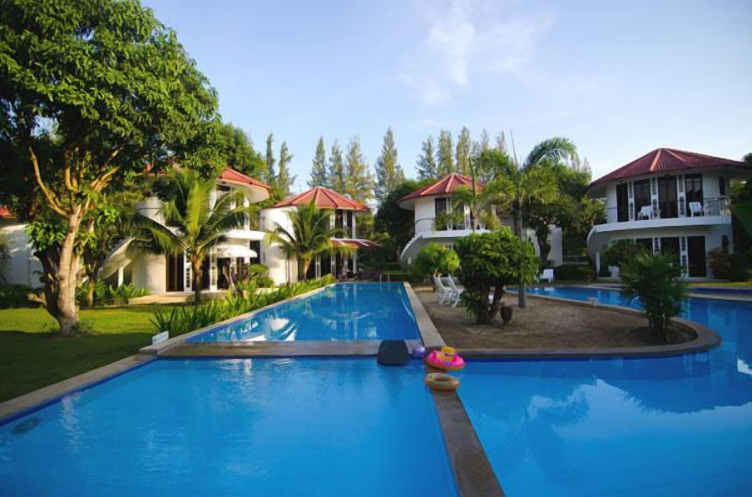 outdoor pool, pool loungers