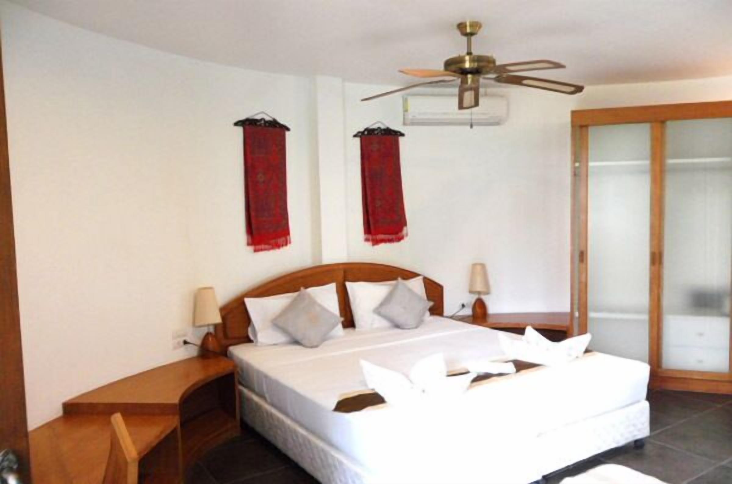 standard bungalow | minibar, in-room safe, desk, rollaway beds