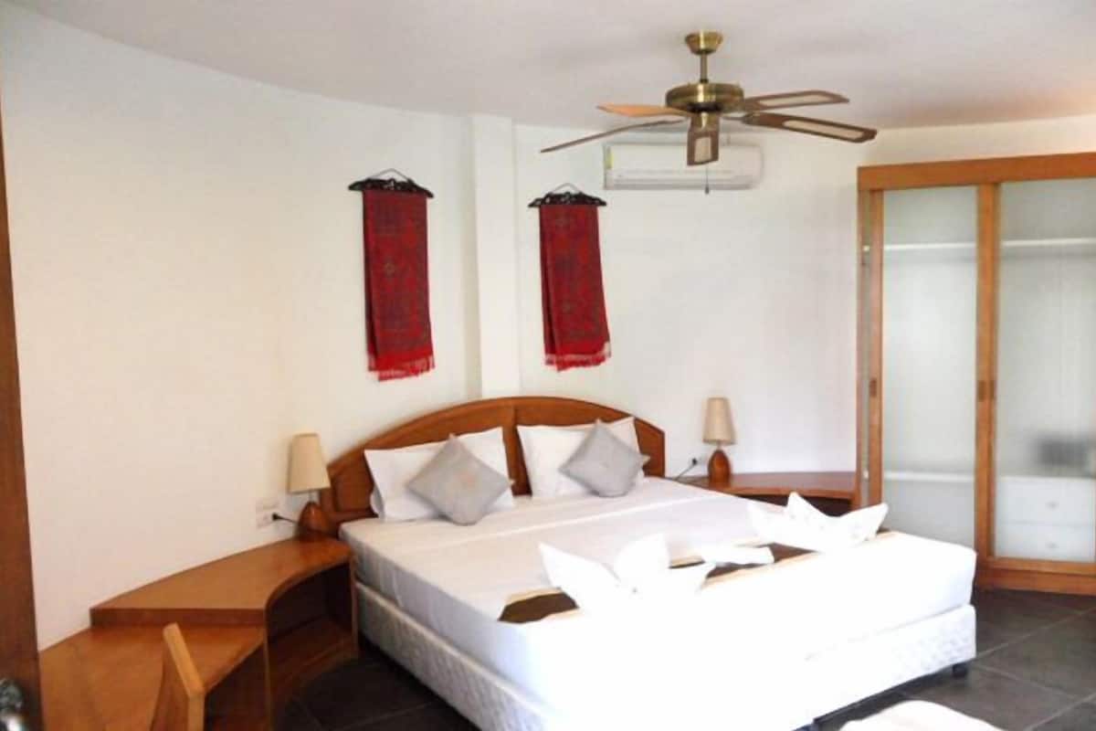 standard bungalow | minibar, in-room safe, desk, rollaway beds