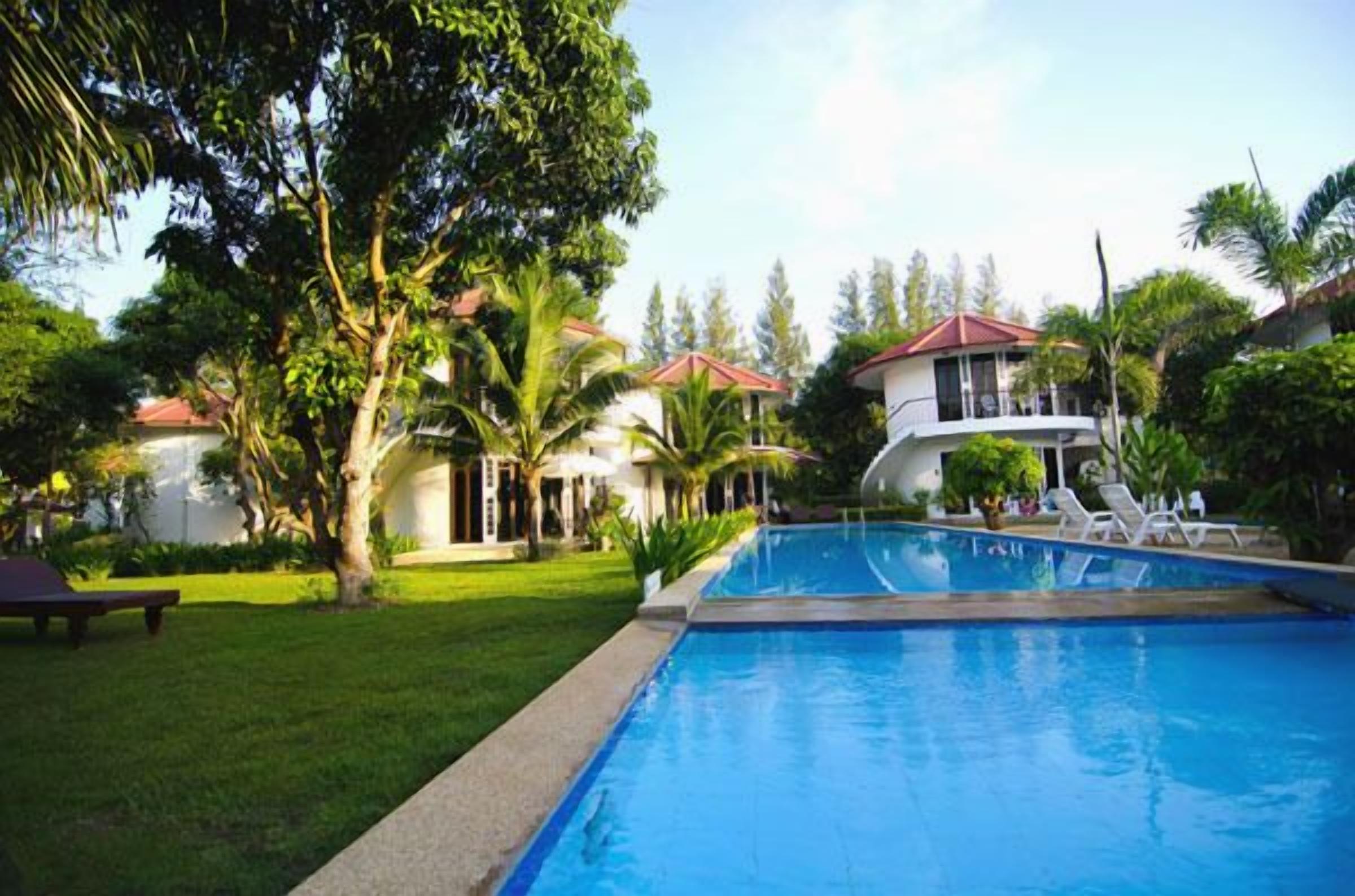 outdoor pool, pool loungers